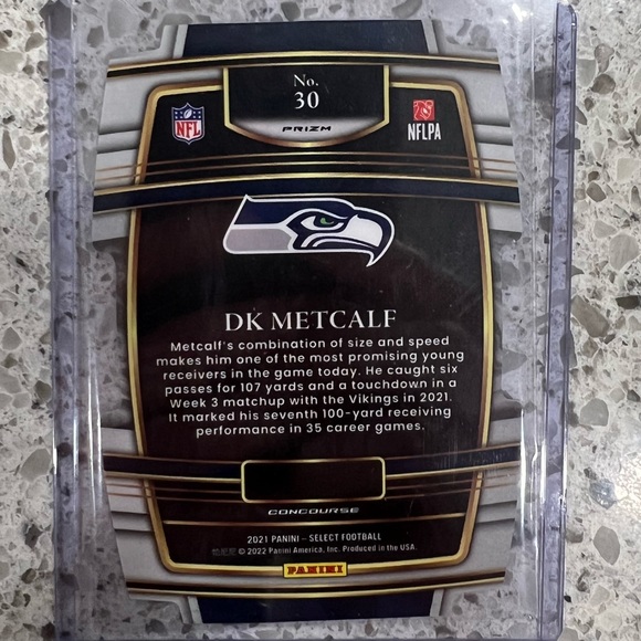 DK METCALF RED/BLUE PRIZM CARD DIECUT NFL SELECT 2021 SEATTLE SEAHAWKS - Picture 2 of 2